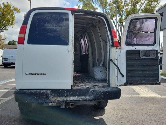 Used 2006 Chevrolet Express 2500 Extended w/ Power and Light Package RWD image 7