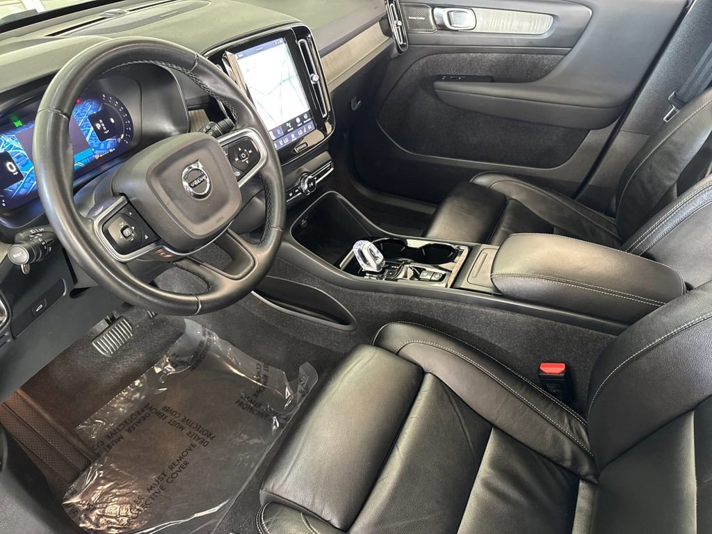 Certified 2023 Volvo XC40 B5 Ultimate w/ Climate Package image 9