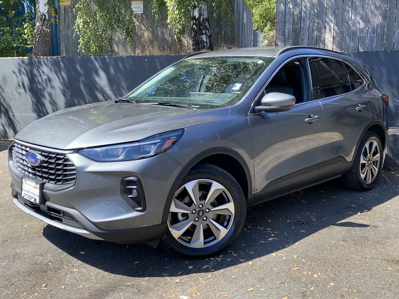 Used 2025 Ford Escape Platinum AWD/4WD image 1