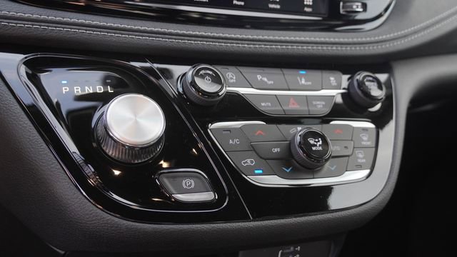 New 2026 Chrysler Pacifica Select FWD image 29