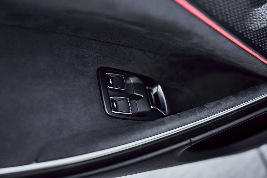 Used 2023 McLaren Artura RWD image 38