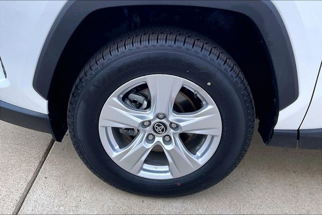 Used 2019 Toyota RAV4 XLE w/ Convenience Package FWD image 9