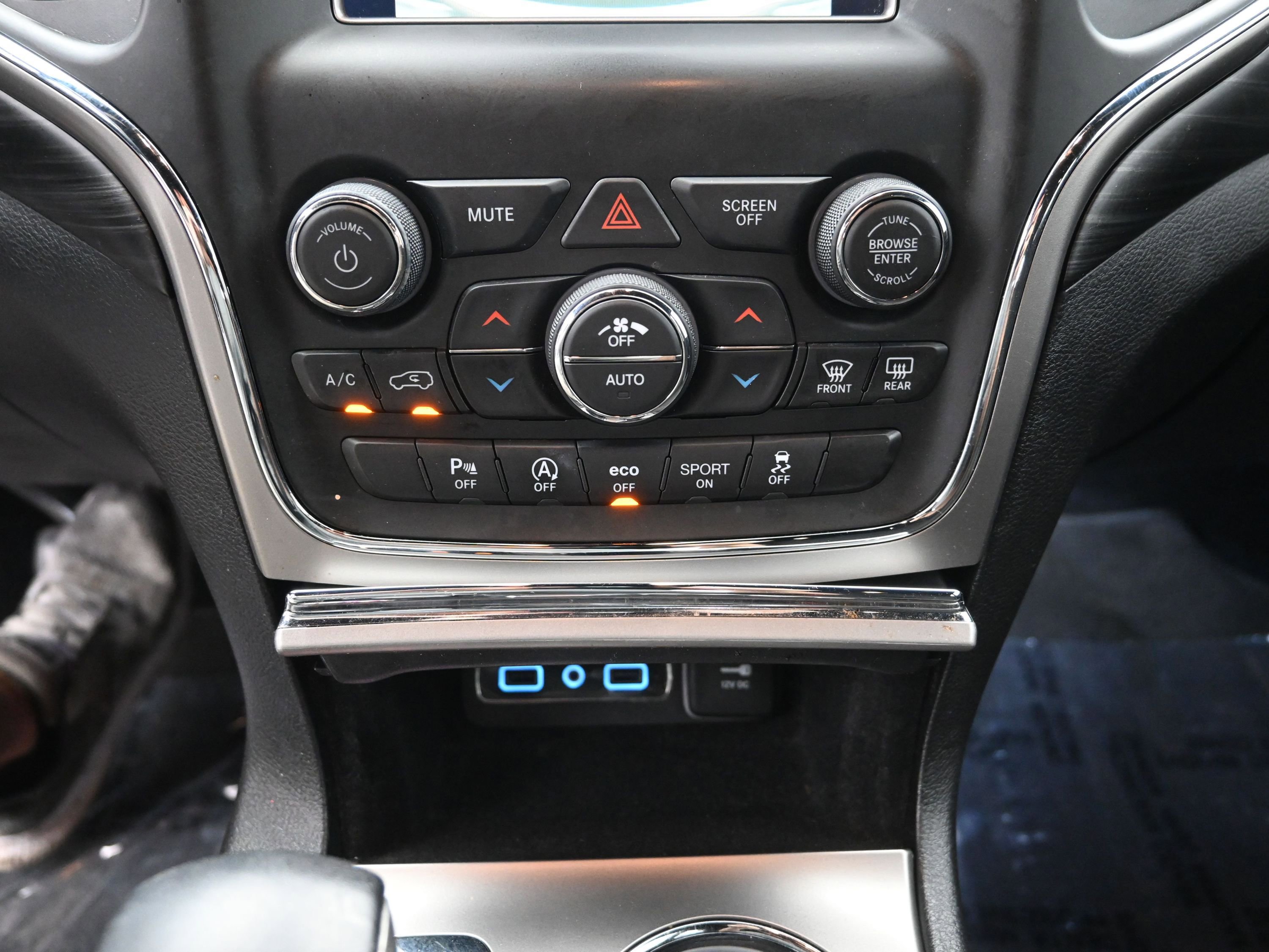 Used 2021 Jeep Grand Cherokee Laredo image 17