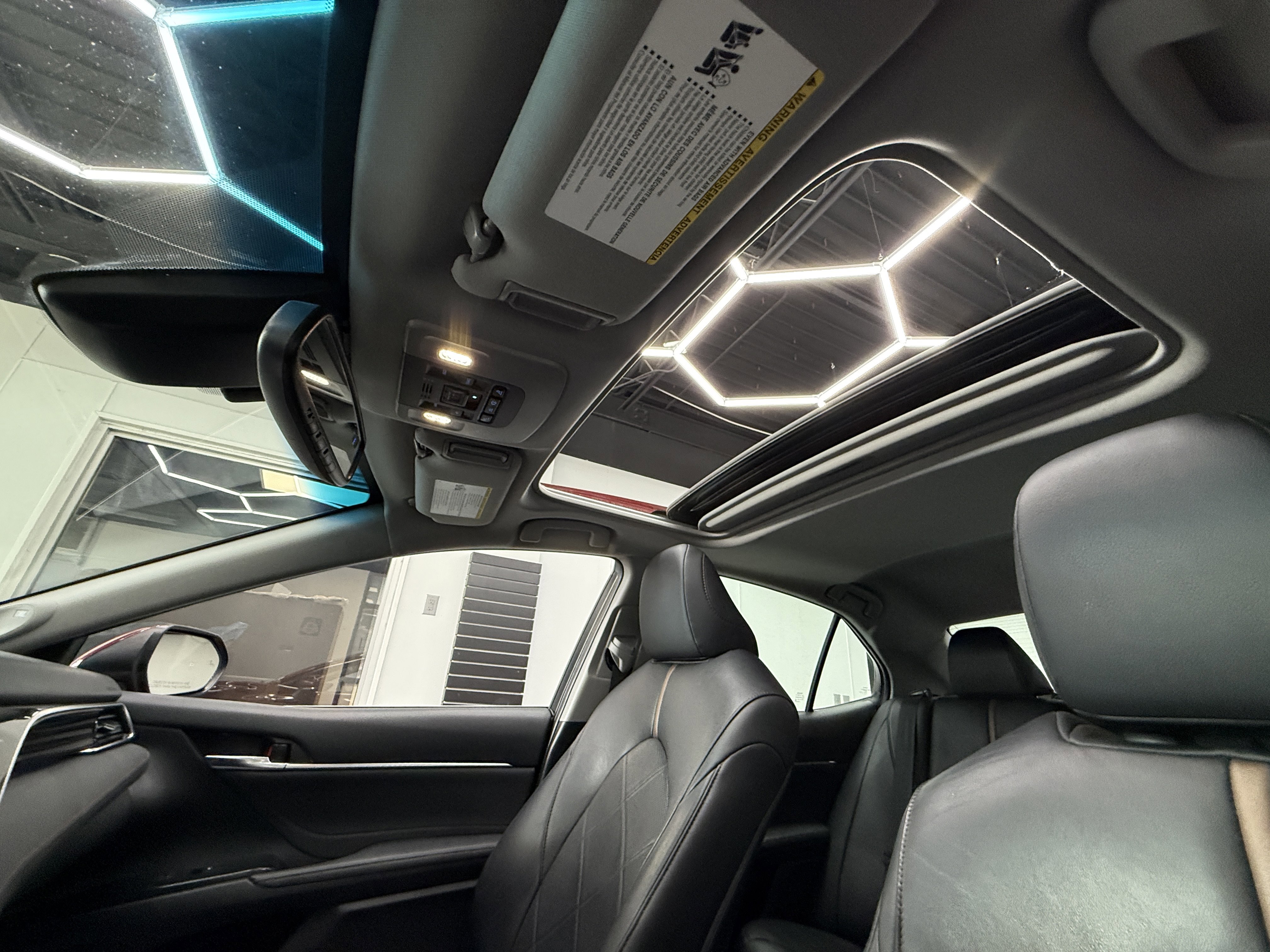 Used 2018 Toyota Camry XLE FWD image 12