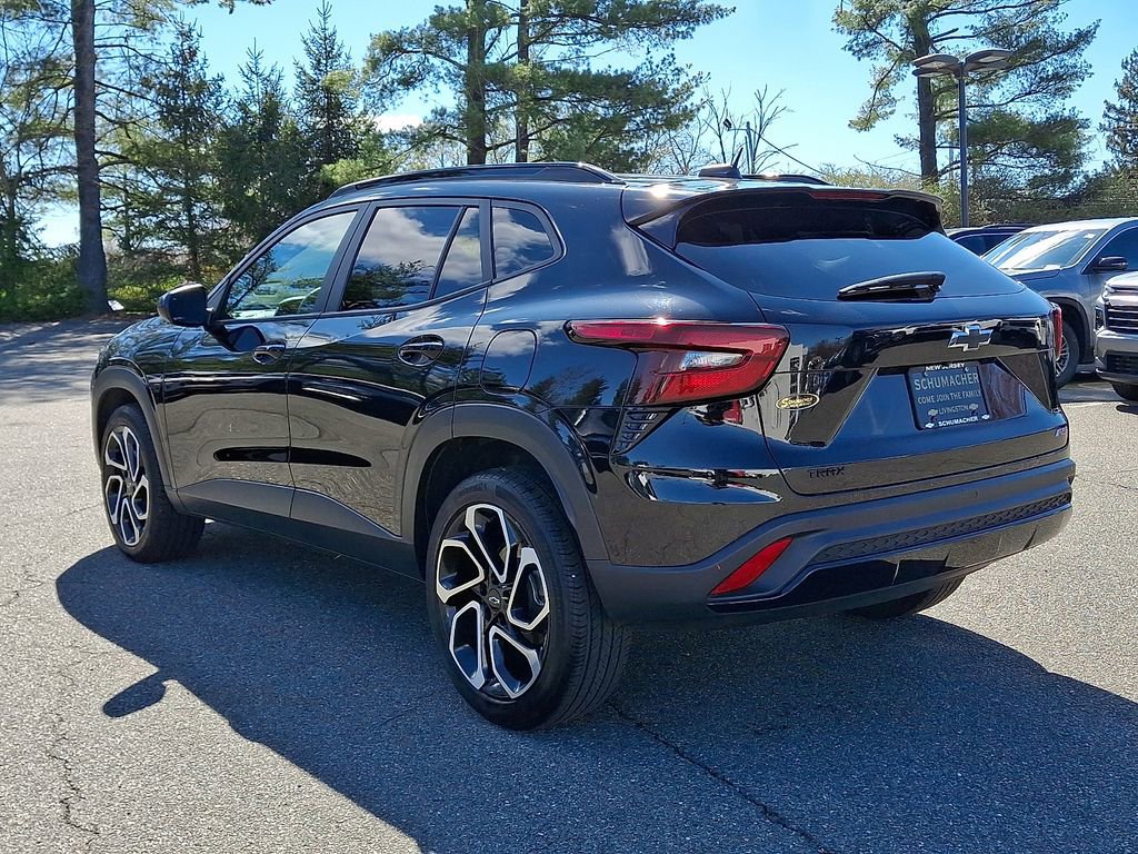 Certified 2024 Chevrolet Trax RS w/ Driver Confidence Package image 4