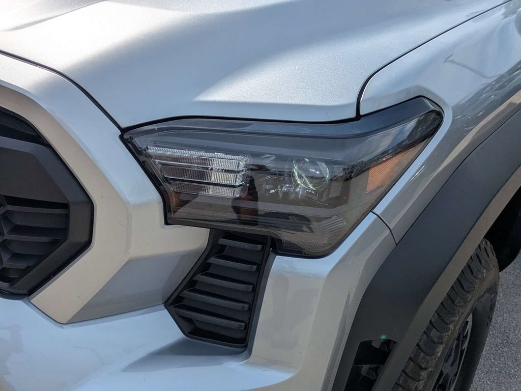 Used 2024 Toyota Tacoma TRD Off-Road AWD/4WD image 10