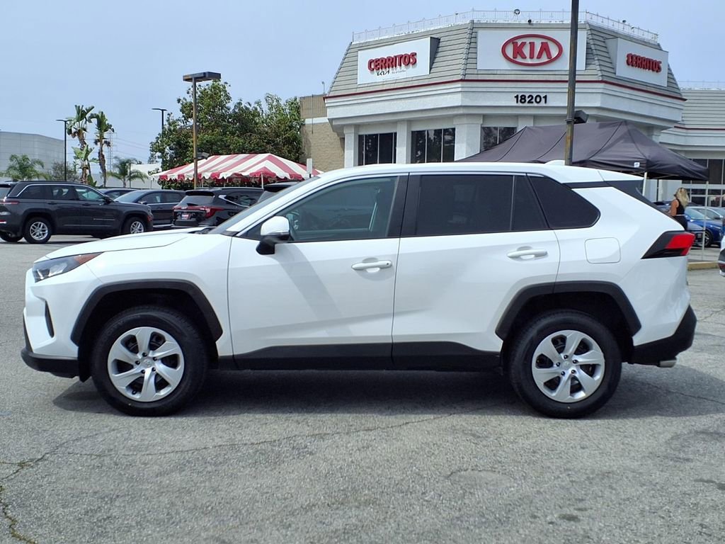 Used 2022 Toyota RAV4 LE image 2