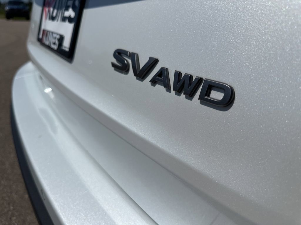 Used 2024 Nissan Rogue SV image 11