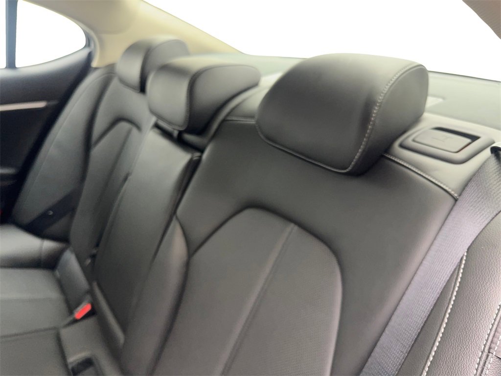 Used 2025 Genesis G70 2.5T image 34