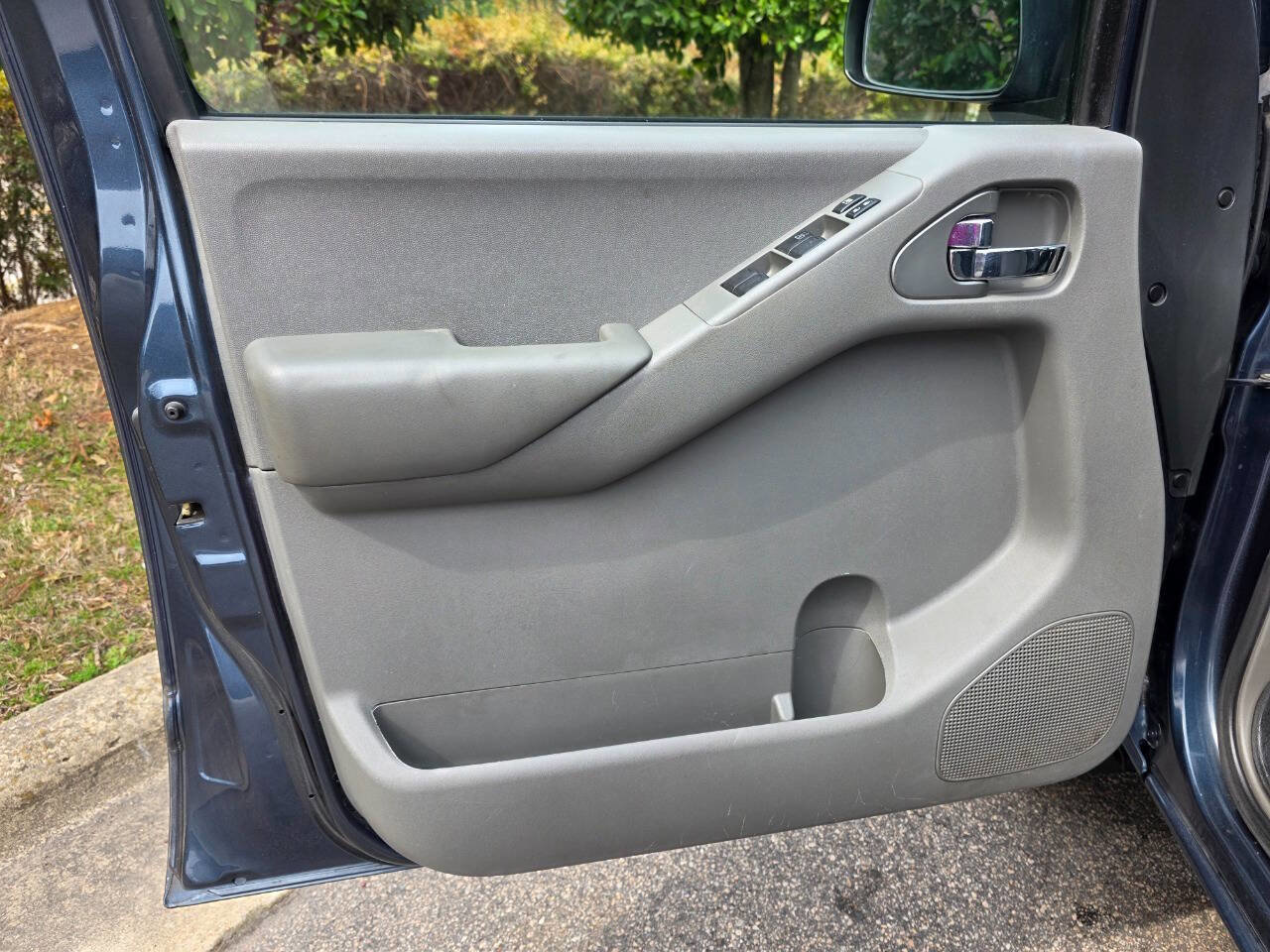 Used 2013 Nissan Frontier SV w/ SV Value Truck Pkg image 10