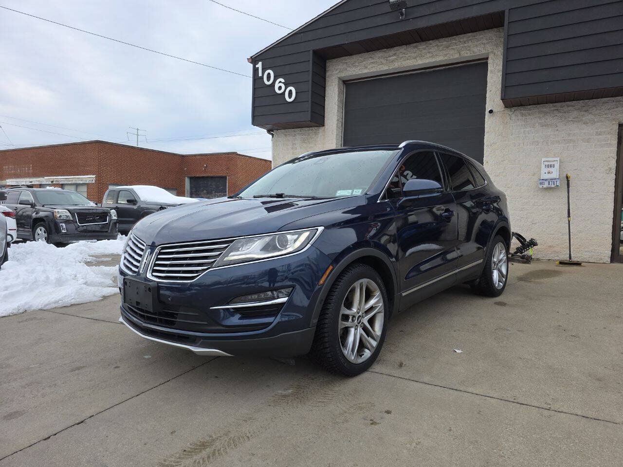 Used 2017 Lincoln MKC Reserve AWD/4WD image 3