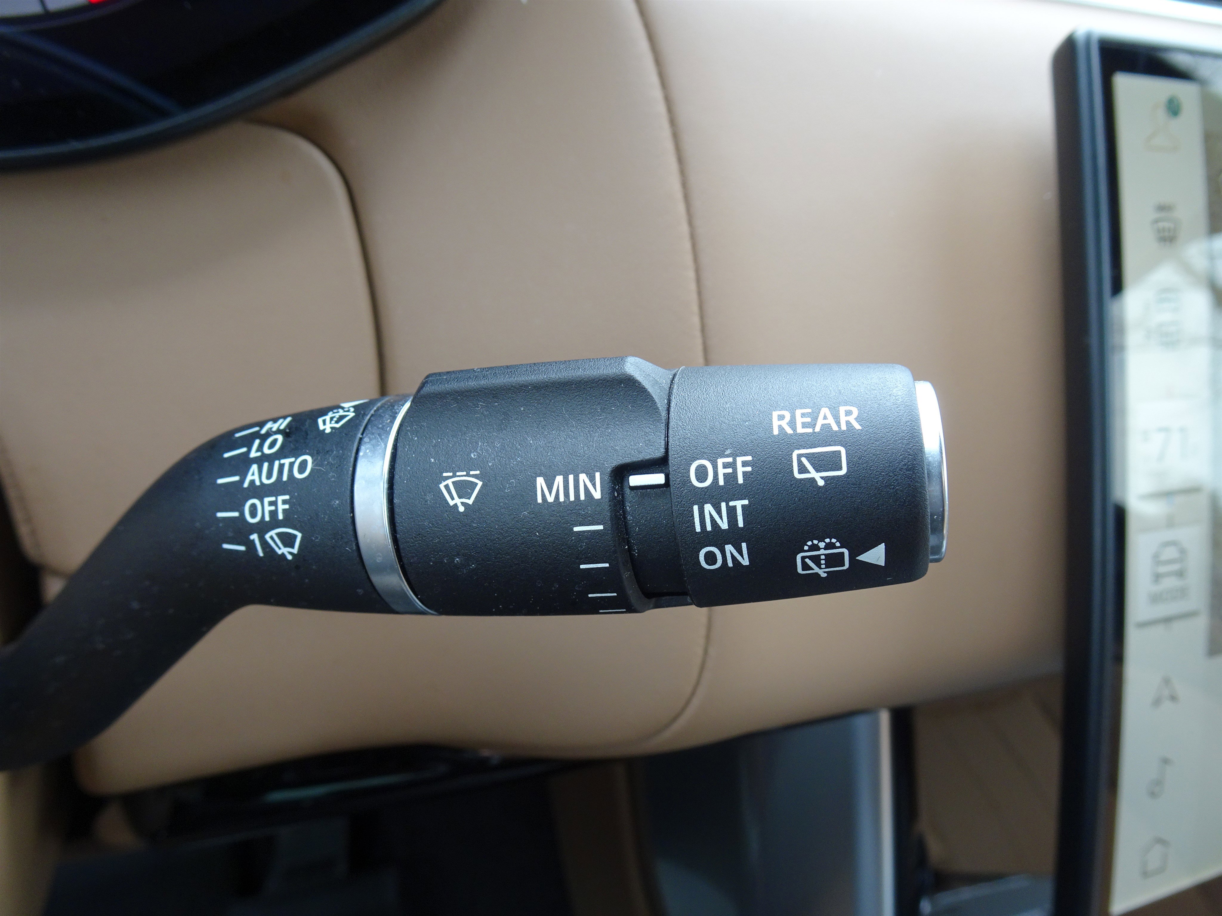 Certified 2024 Land Rover Range Rover SE image 32