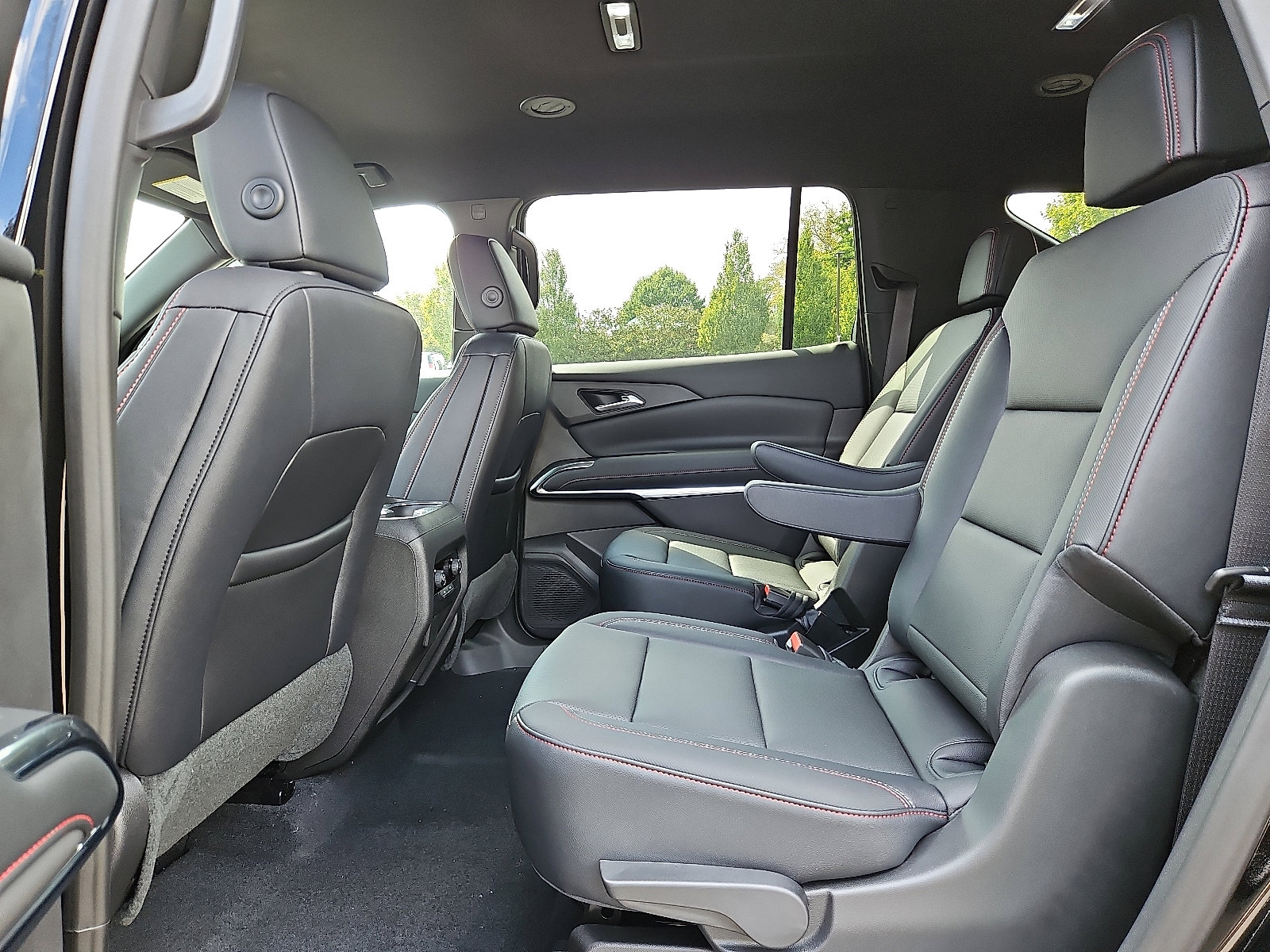 New 2026 Chevrolet Traverse Z71 w/ Driver Confidence Package image 6