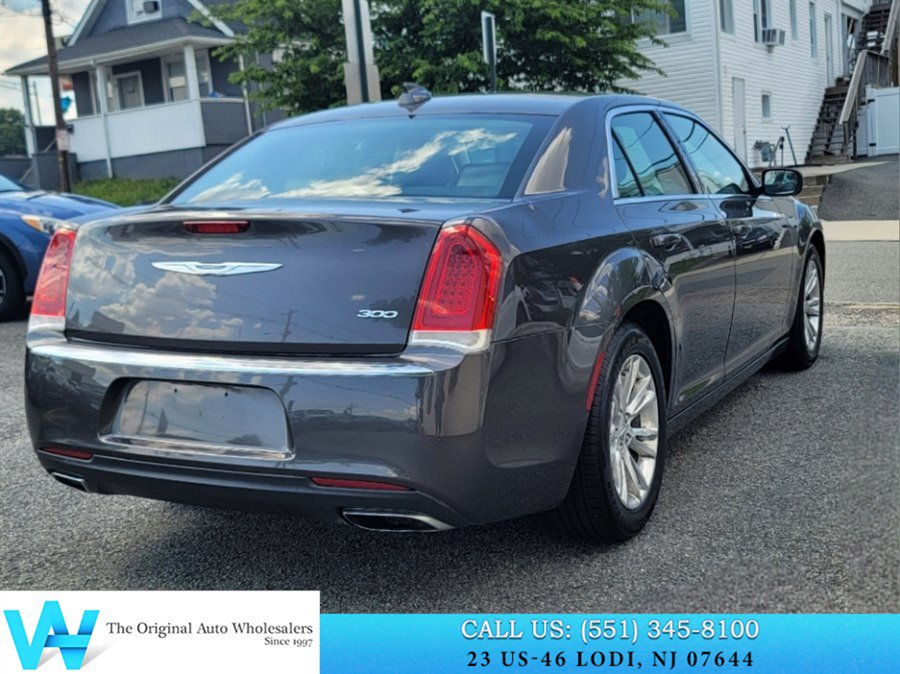Used 2017 Chrysler 300 Limited RWD image 6