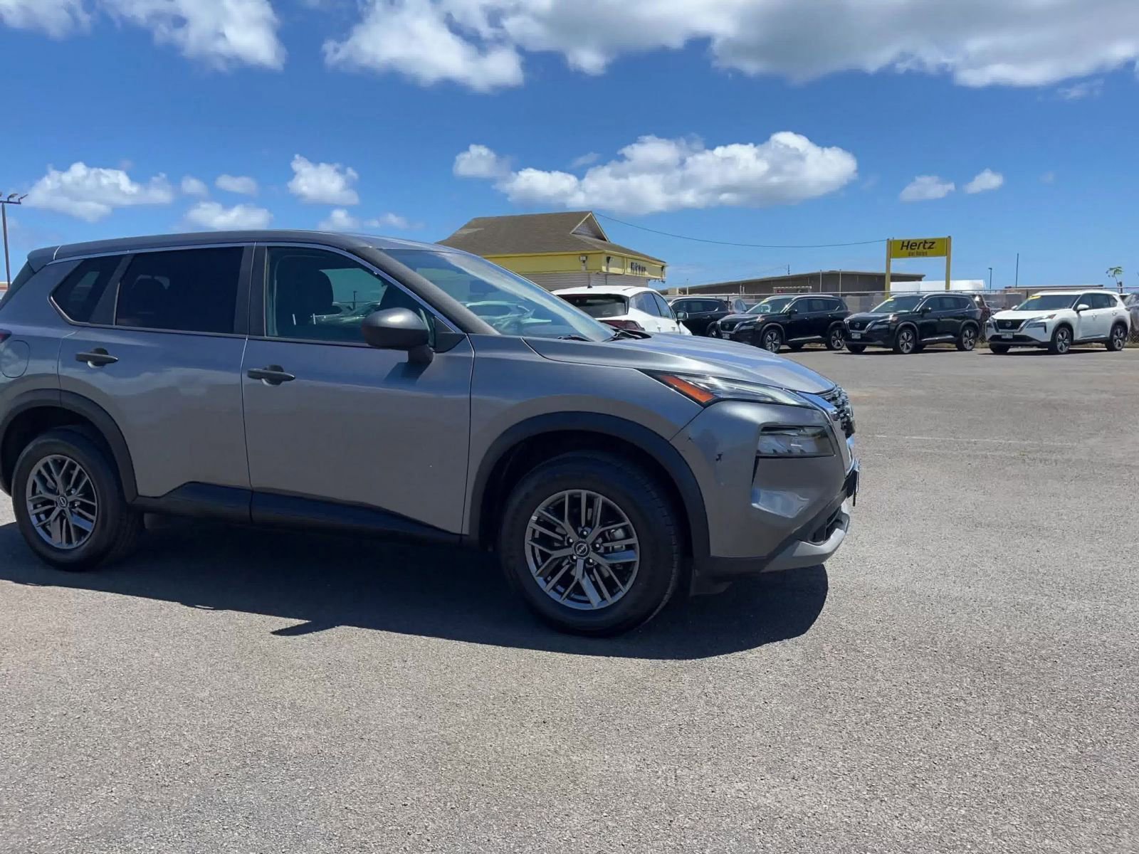 Used 2023 Nissan Rogue S image 2