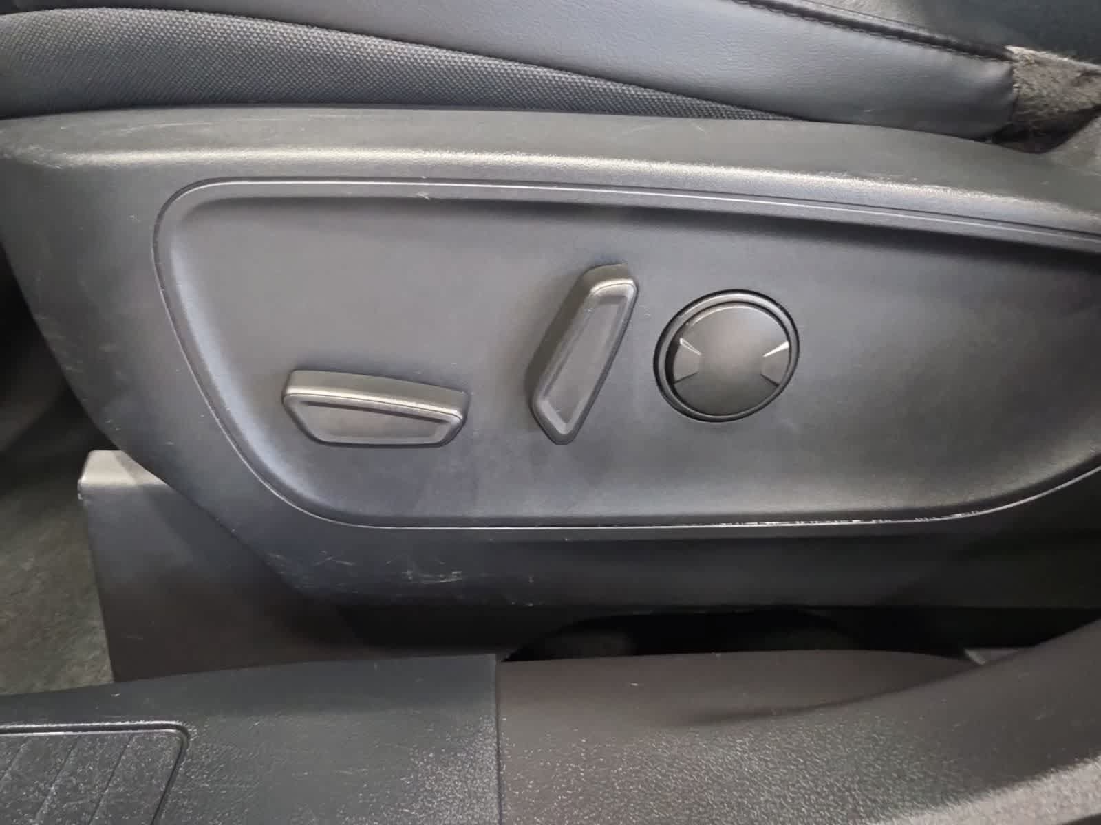 Used 2025 Ford Escape ST-Line Select AWD/4WD image 17