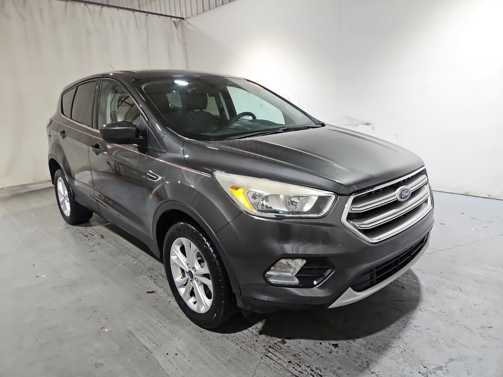 Used 2017 Ford Escape SE image 2