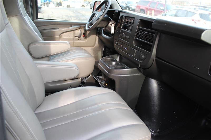 Used 2022 Chevrolet Express 2500 w/ Driver Convenience Package image 18