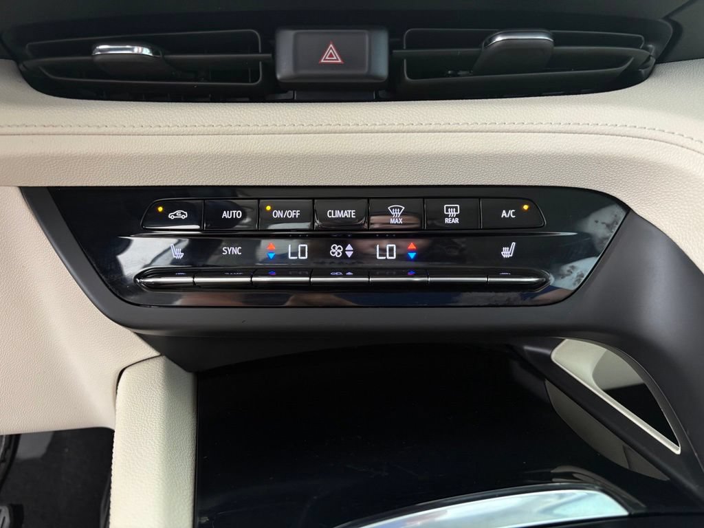 Used 2021 Buick Envision Essence FWD image 10