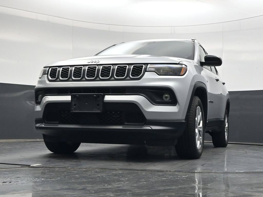 Used 2024 Jeep Compass Latitude AWD/4WD image 41