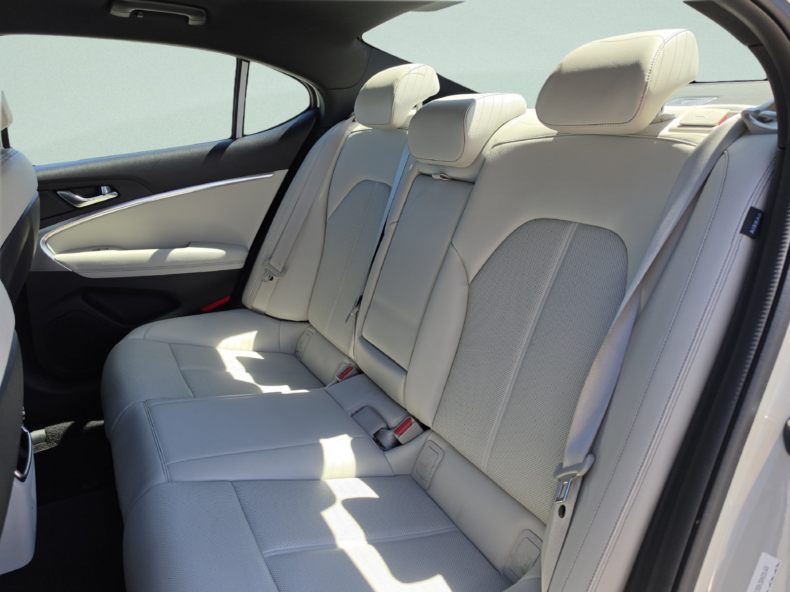 Used 2025 Genesis G70 2.5T RWD image 19