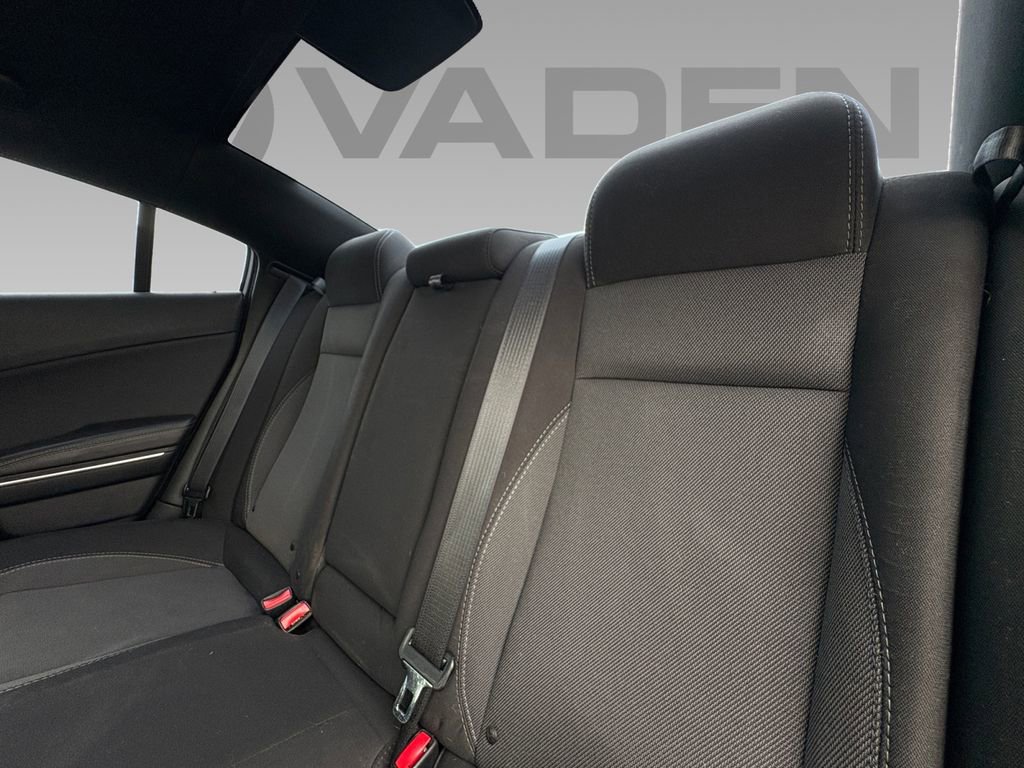 Used 2018 Dodge Charger SXT image 4