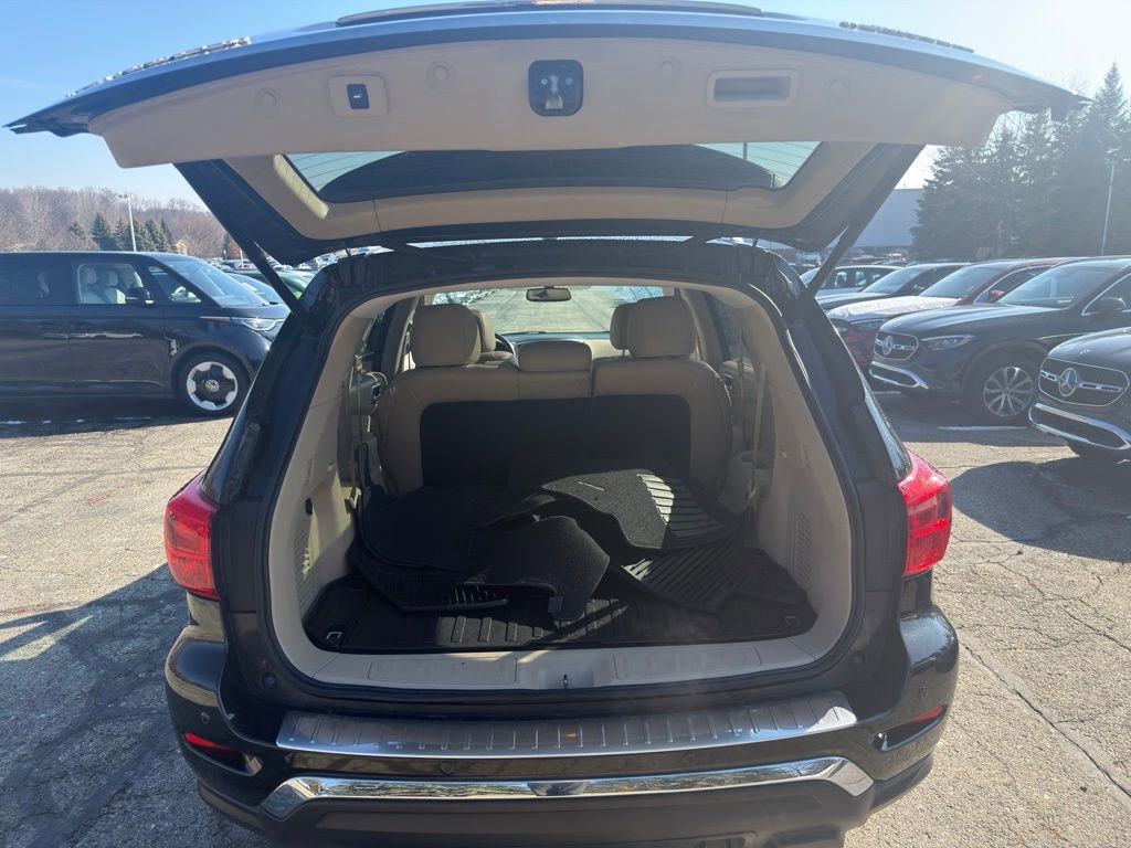 Used 2017 Nissan Pathfinder Platinum w/ Cargo Package image 38