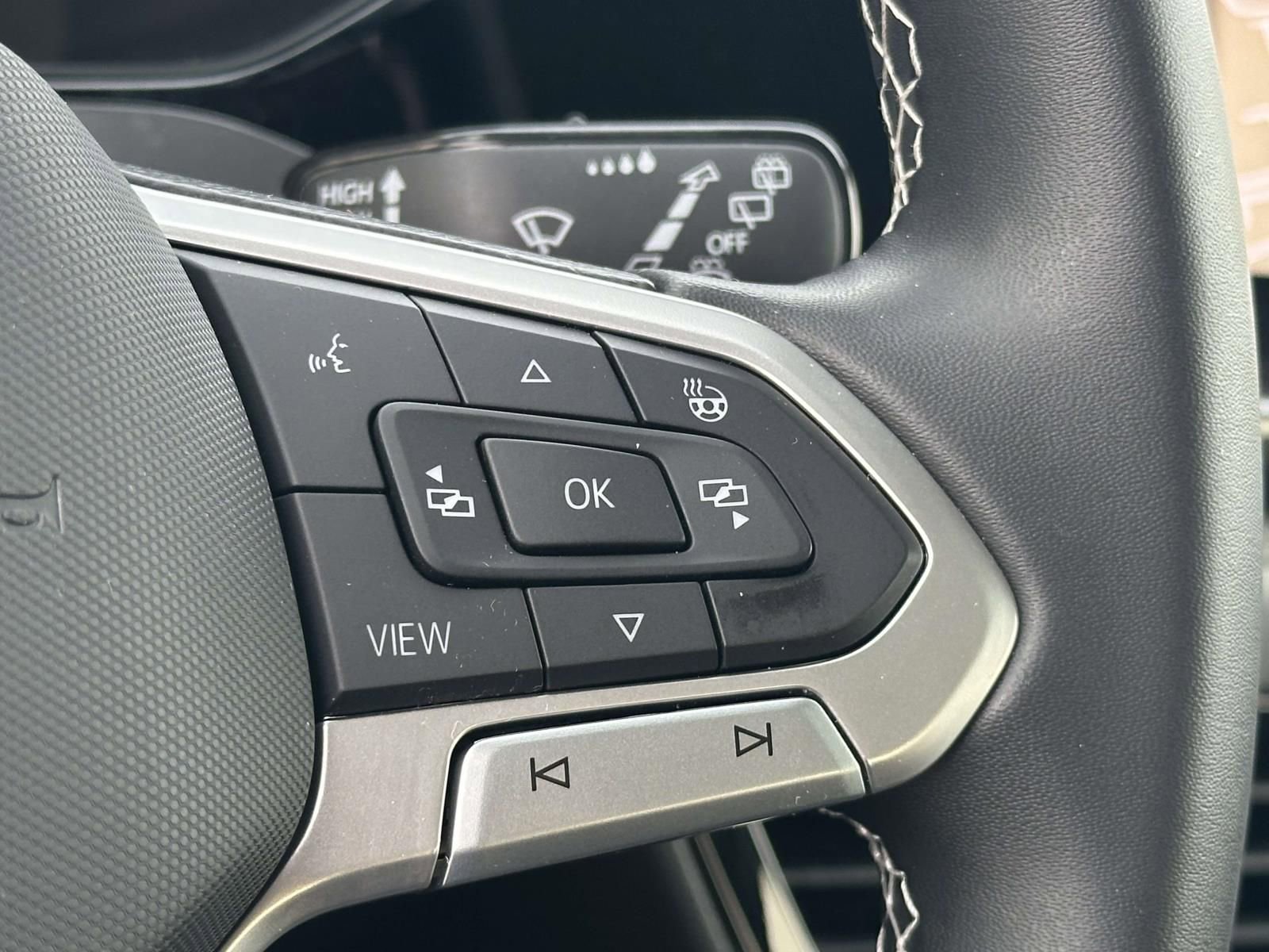 Certified 2023 Volkswagen Taos SEL image 23