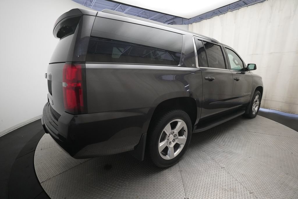Used 2017 Chevrolet Suburban LT w/ Luxury Package AWD/4WD image 34