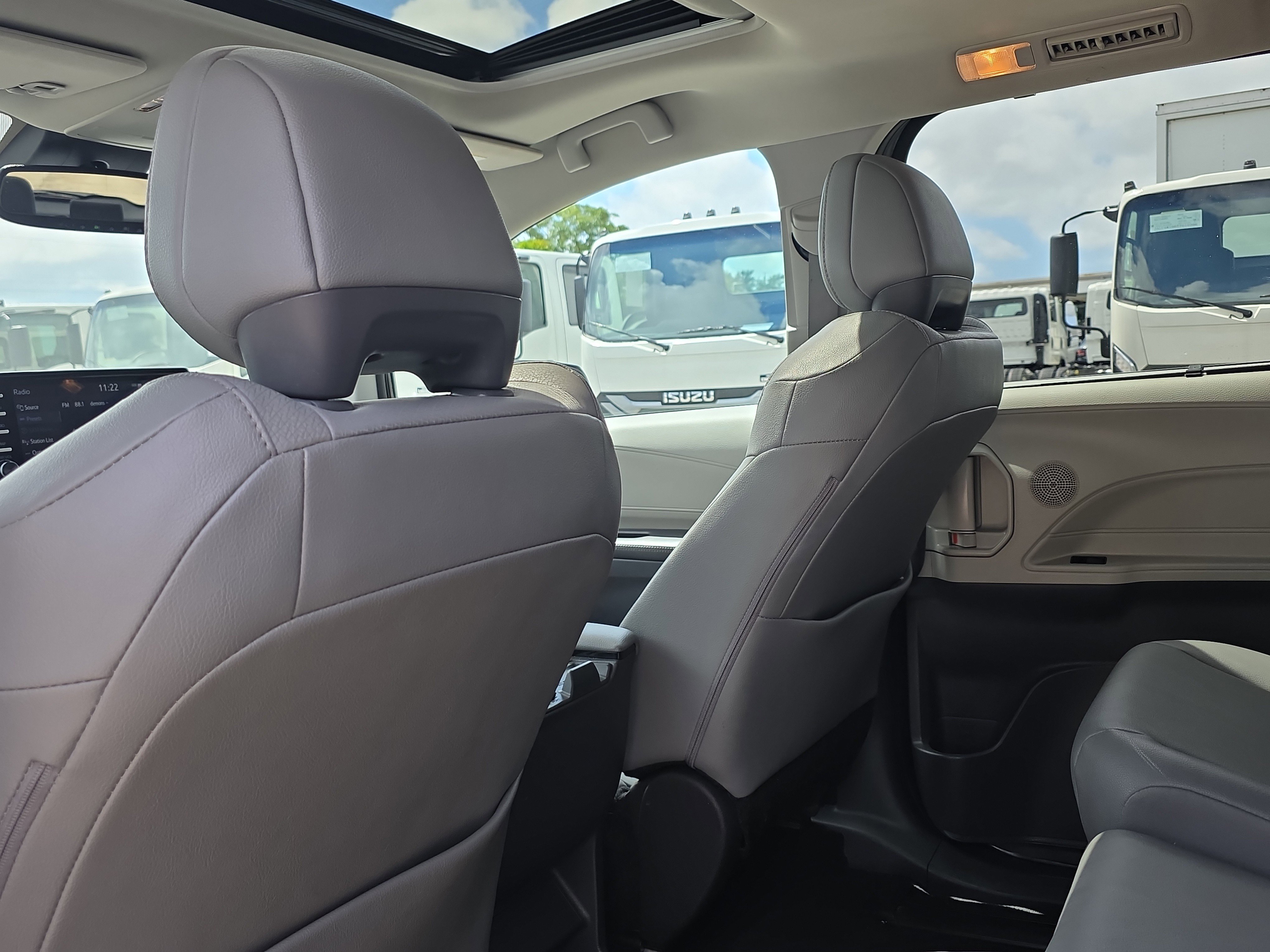 Used 2024 Toyota Sienna XLE FWD image 13