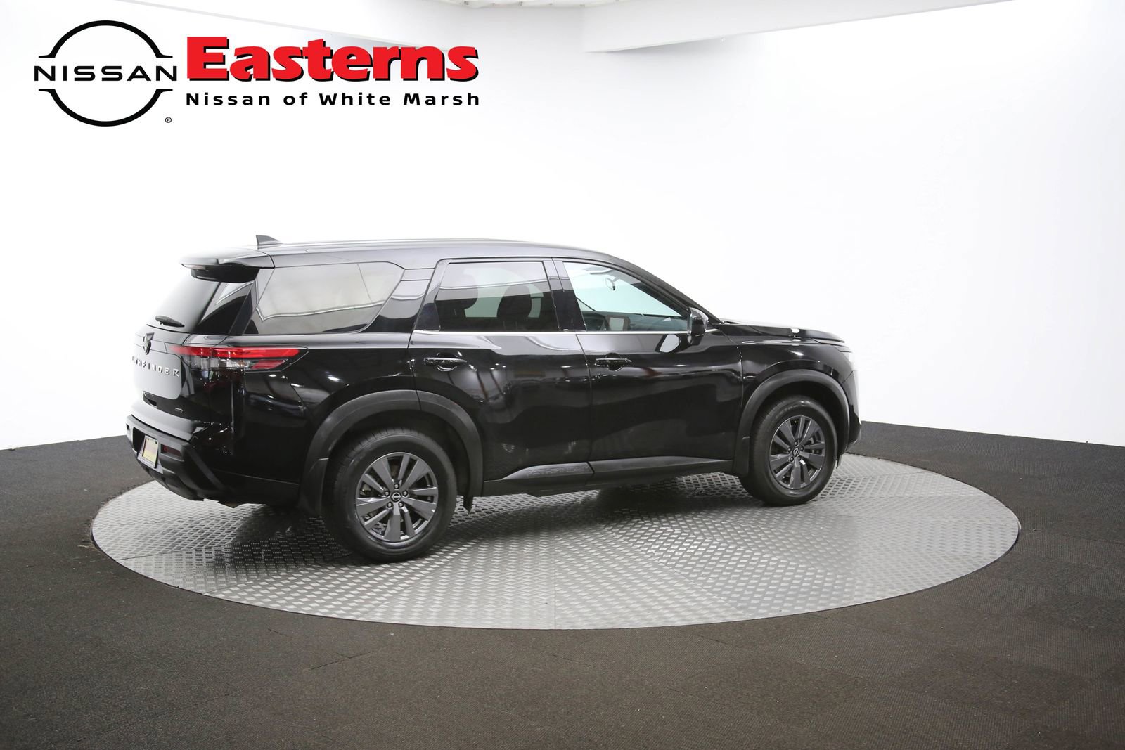 Used 2024 Nissan Pathfinder S image 76