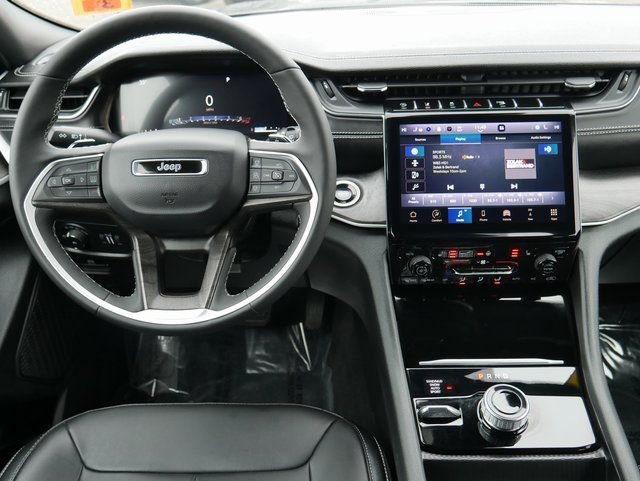 Used 2025 Jeep Grand Cherokee Limited w/ Trailer Tow Package image 15