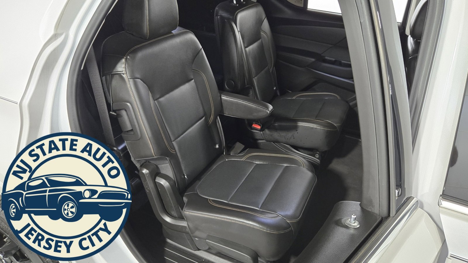 Used 2021 Chevrolet Traverse Premier image 37