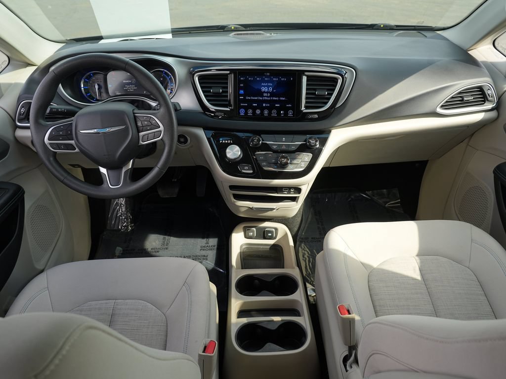 Used 2017 Chrysler Pacifica Touring Plus FWD image 24