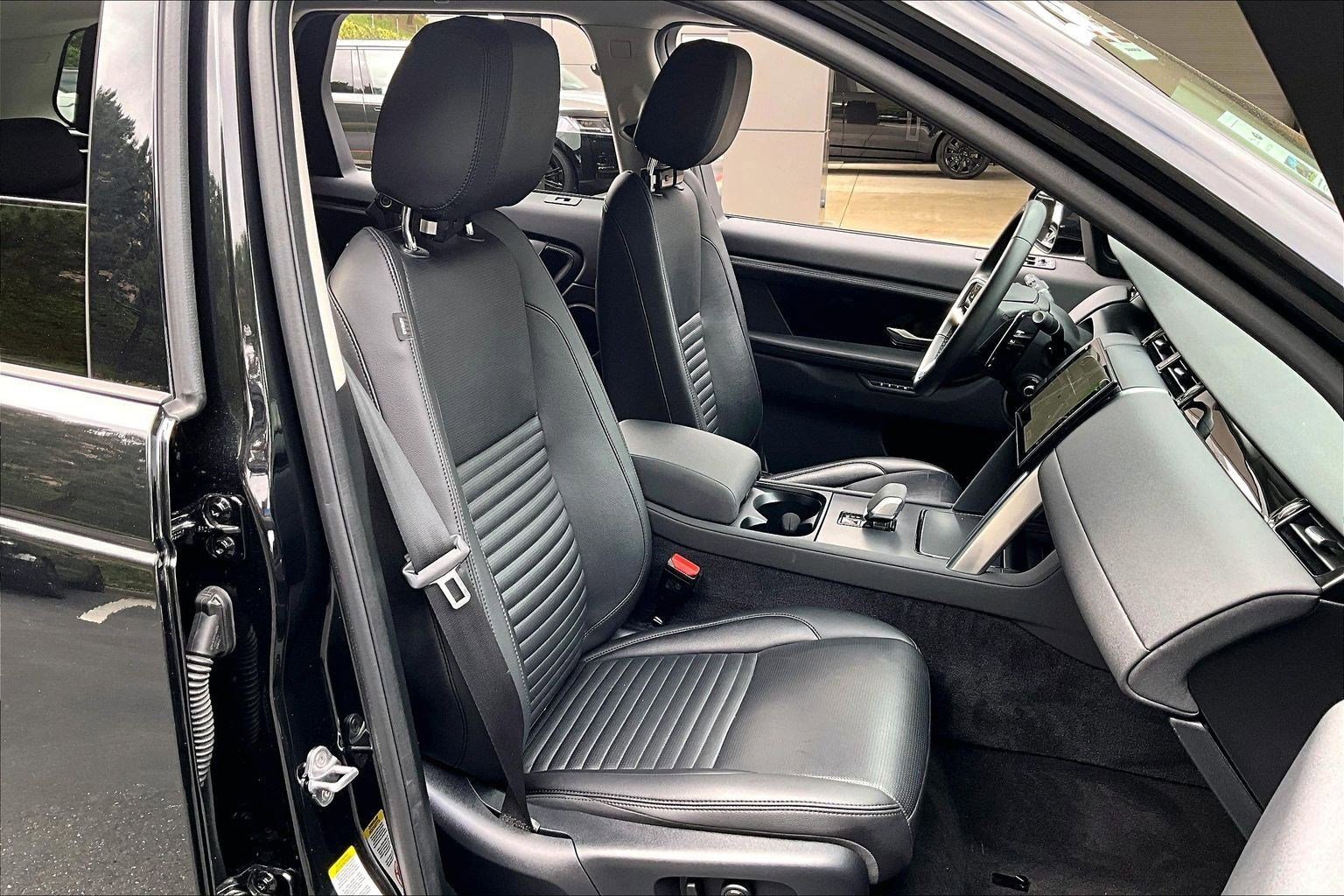 Used 2024 Land Rover Discovery Sport S image 23