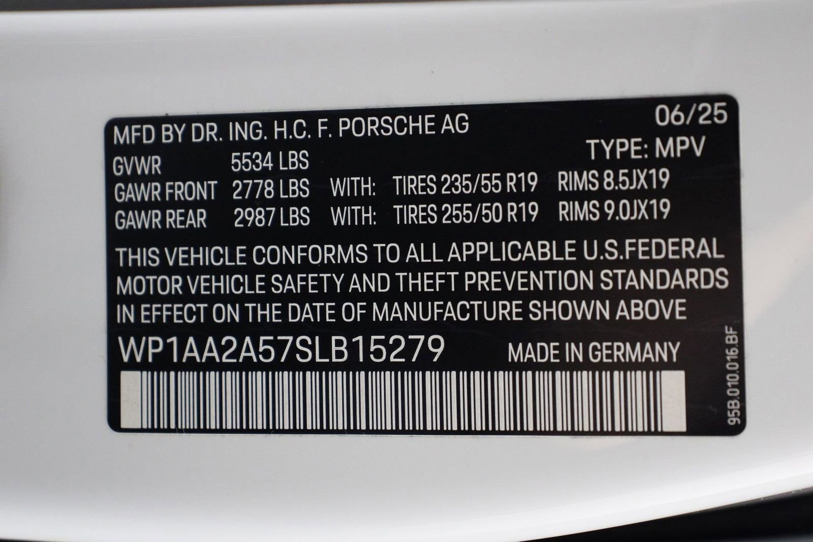 Certified 2025 Porsche Macan image 19