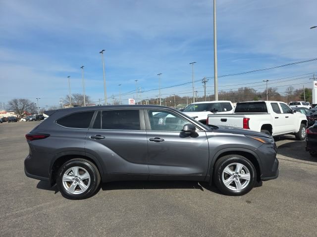 Certified 2024 Toyota Highlander LE image 3