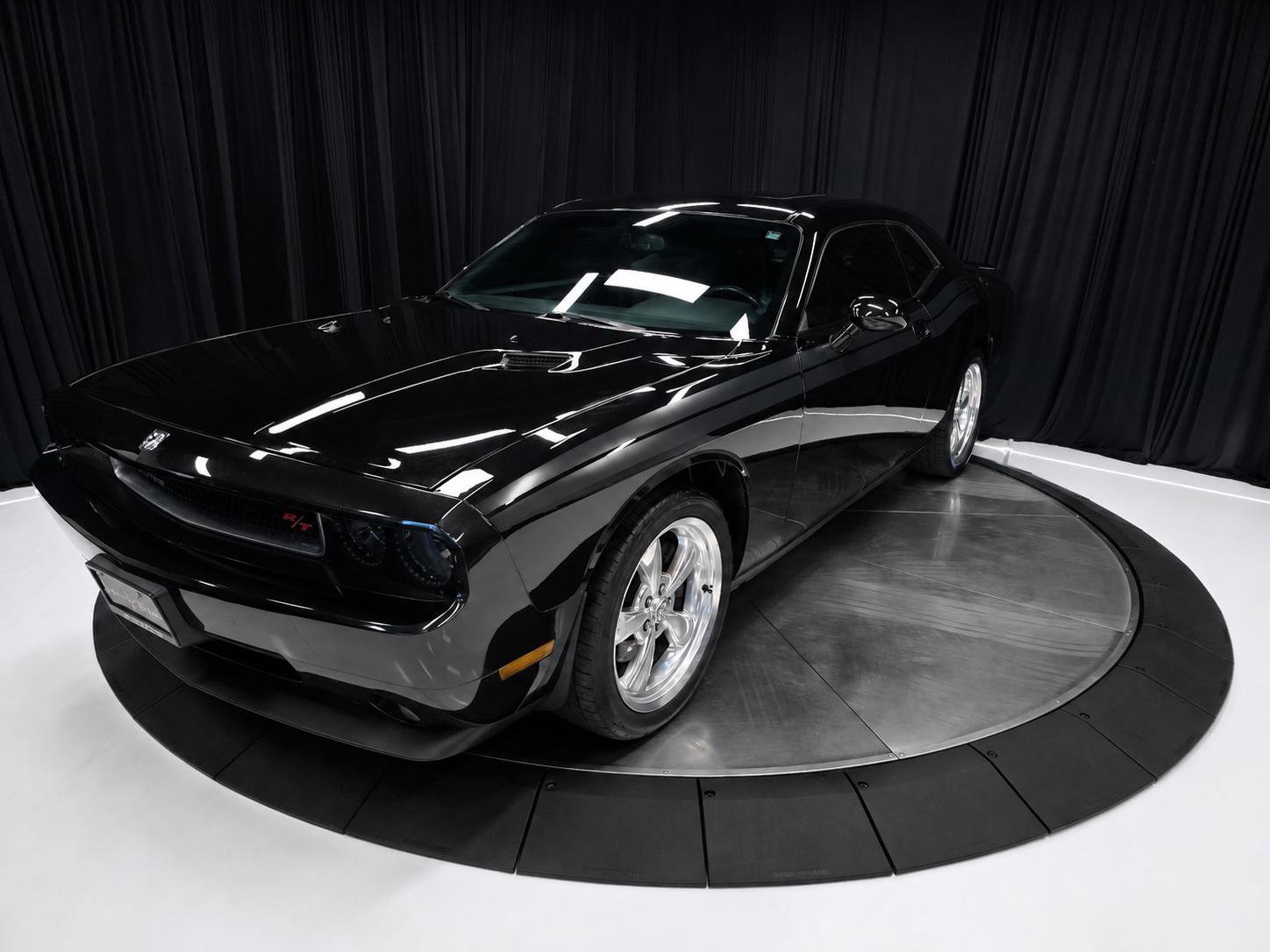 Used 2010 Dodge Challenger R/T RWD image 12