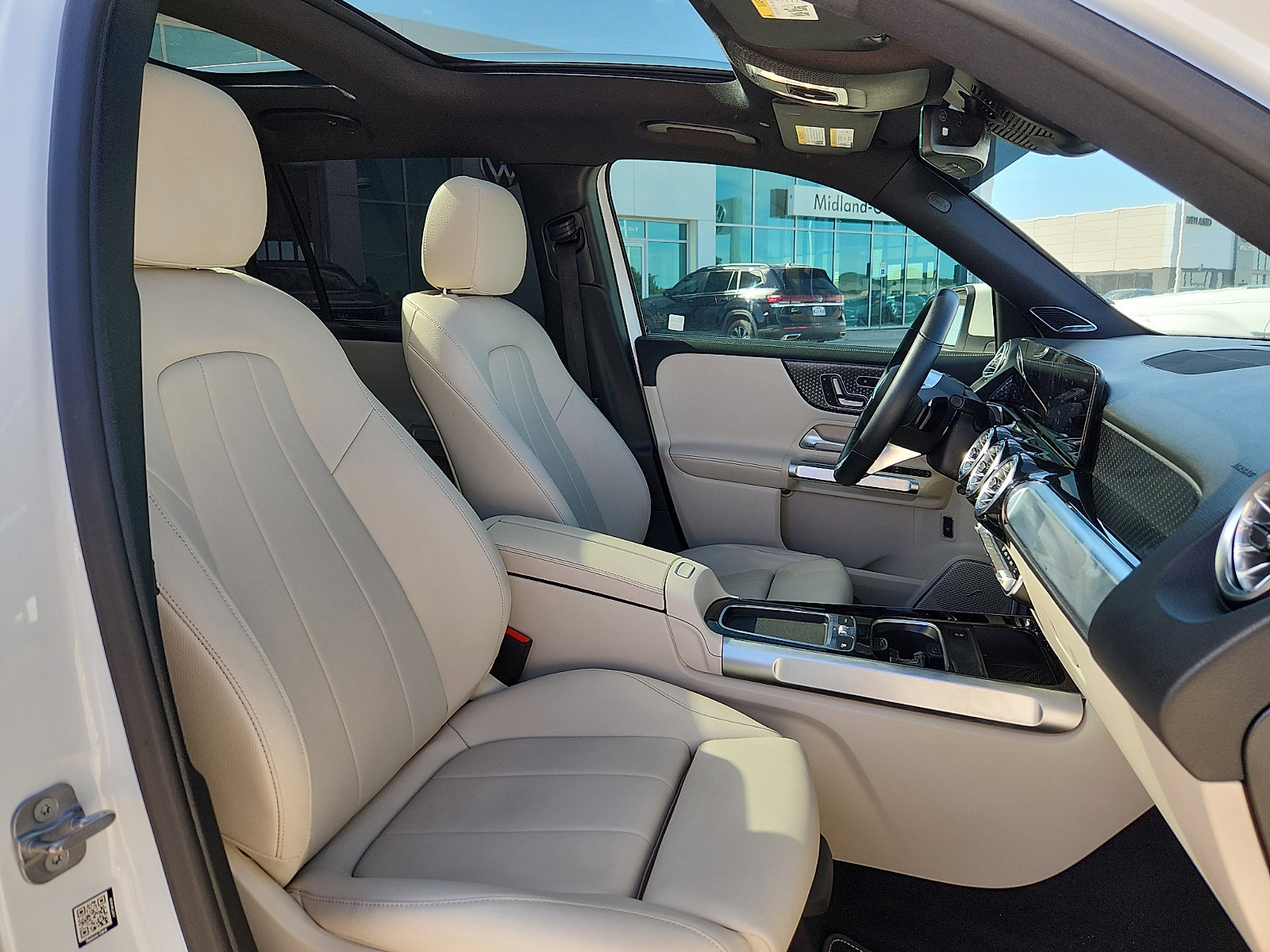 Used 2024 Mercedes-Benz GLB 250 4MATIC image 15