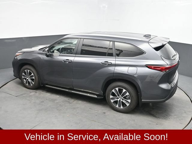 Used 2023 Toyota Highlander XLE AWD/4WD image 35