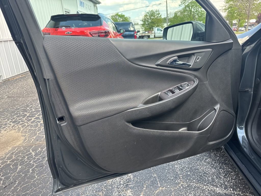 Used 2018 Chevrolet Malibu LT FWD image 14