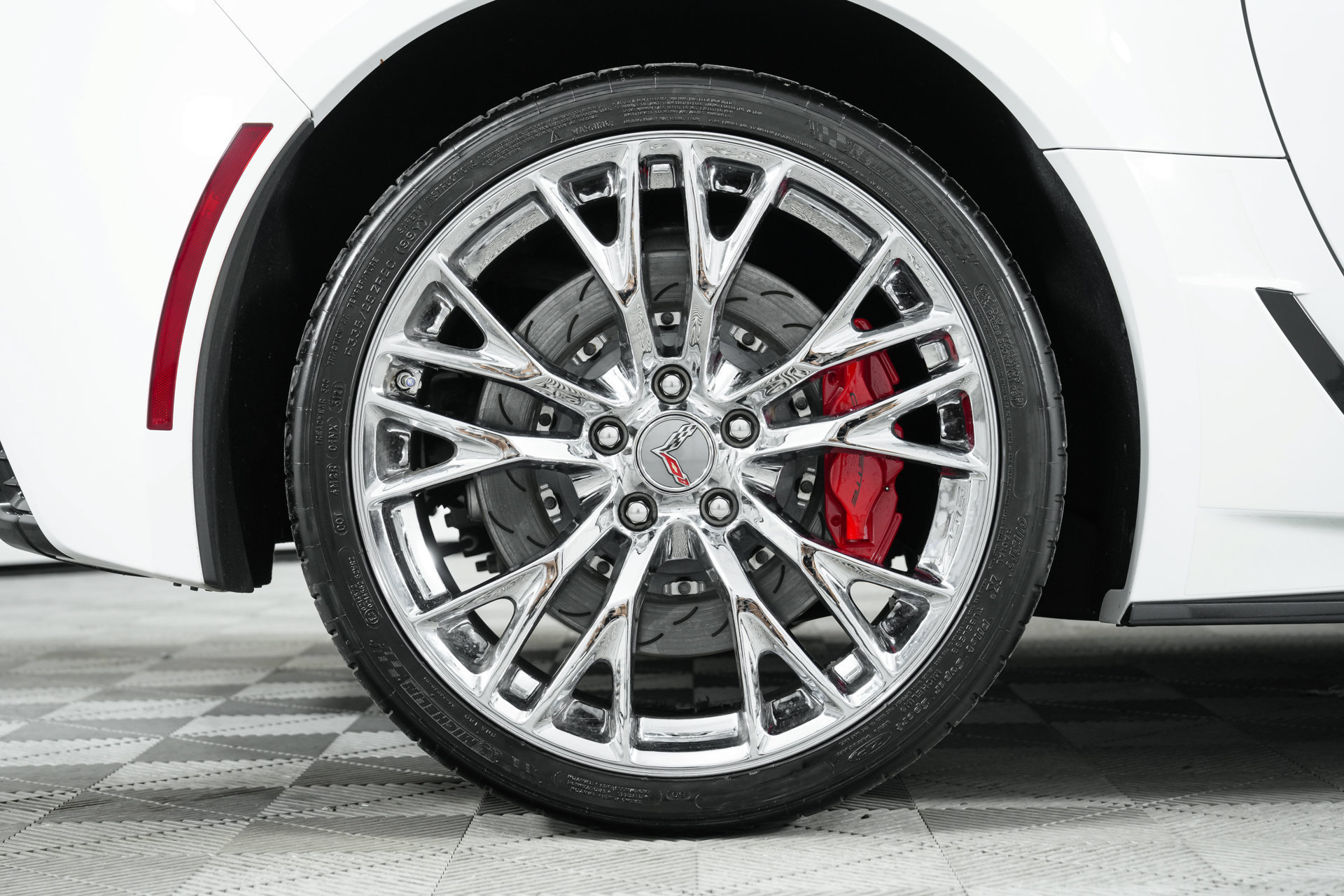 Used 2015 Chevrolet Corvette Z06 w/ 3LZ Preferred Equipment Group RWD image 36