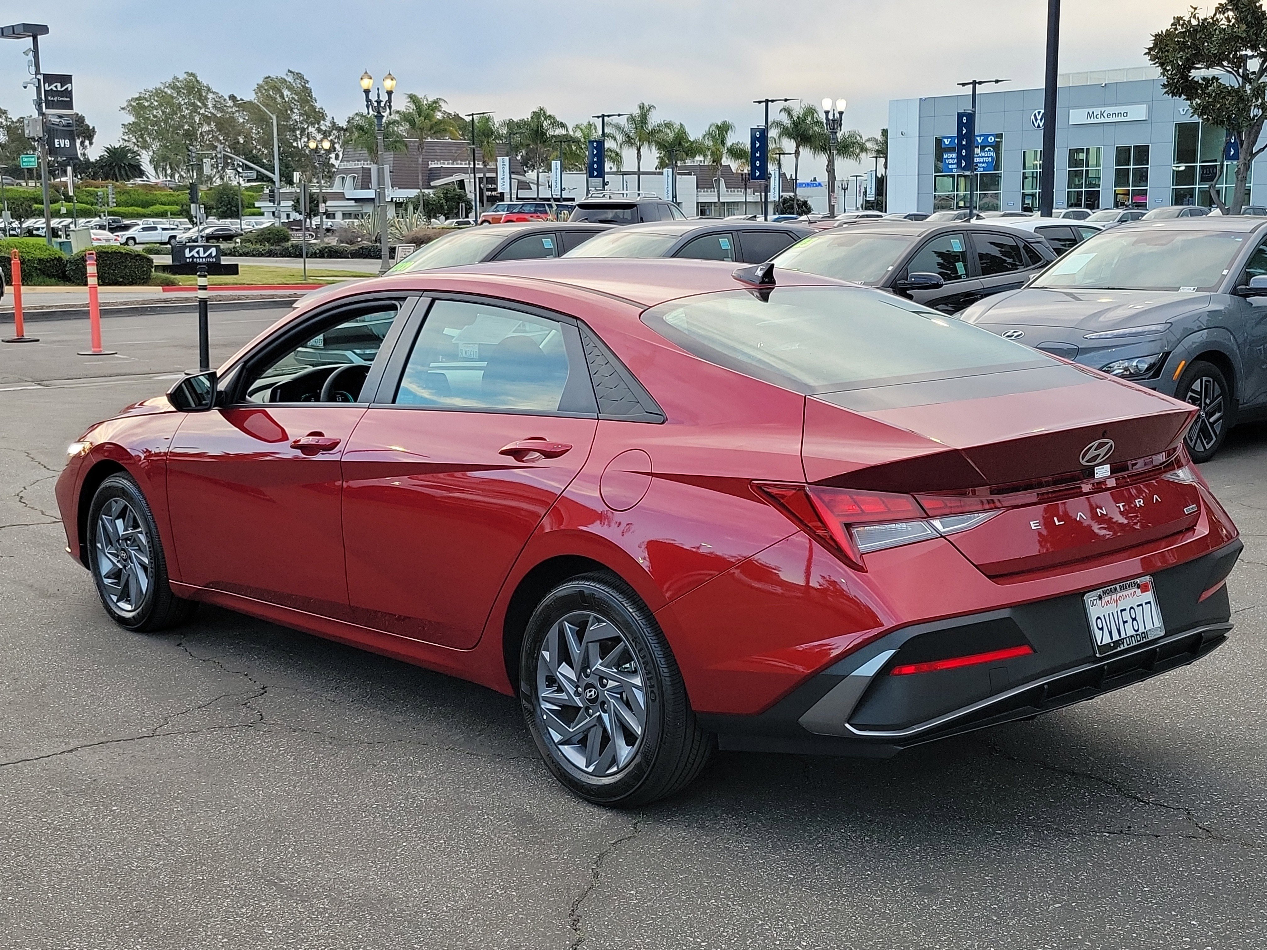 Certified 2025 Hyundai Elantra Blue image 30