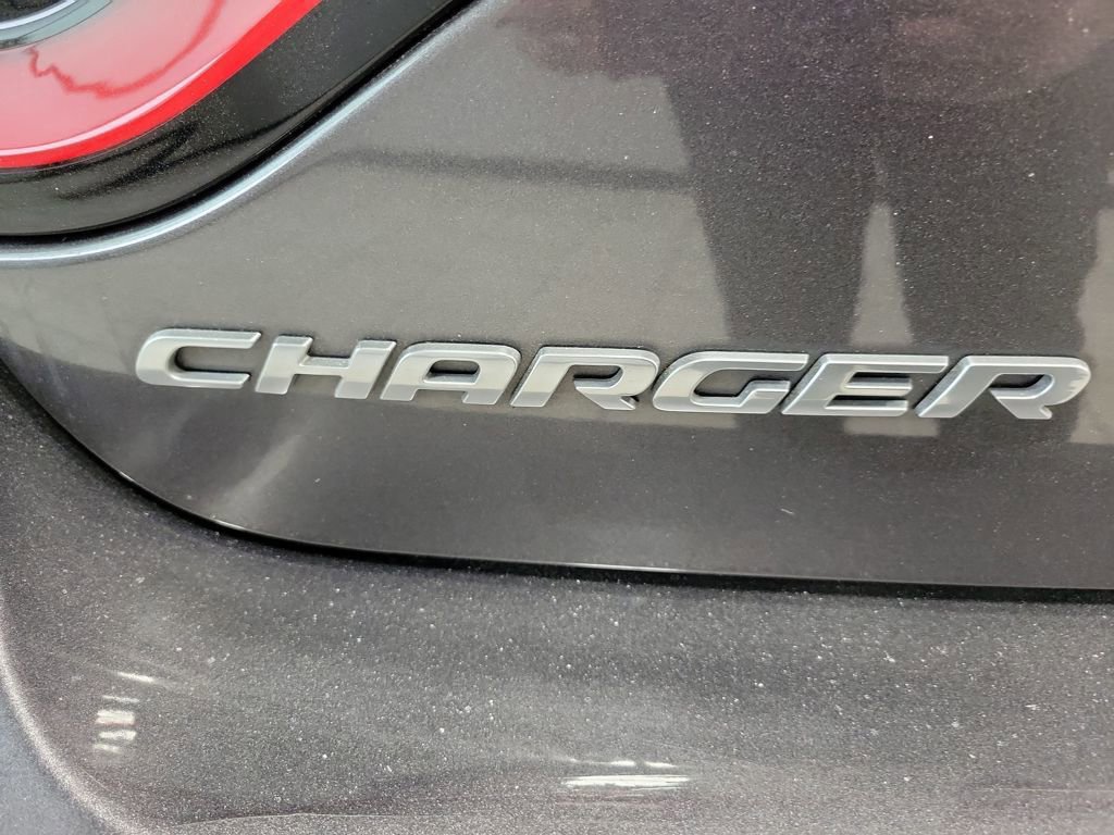Used 2015 Dodge Charger SXT image 13