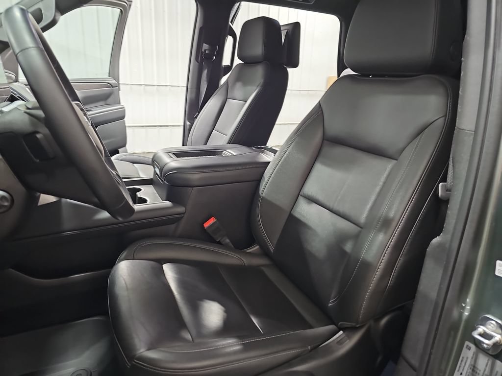 Used 2024 Chevrolet Tahoe Z71 w/ Luxury Package AWD/4WD image 17