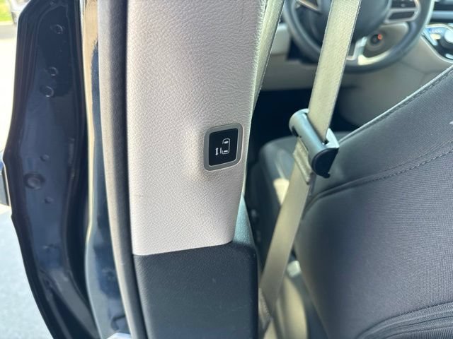 Used 2018 Chrysler Pacifica Touring Plus w/ Tire & Wheel Group FWD image 24