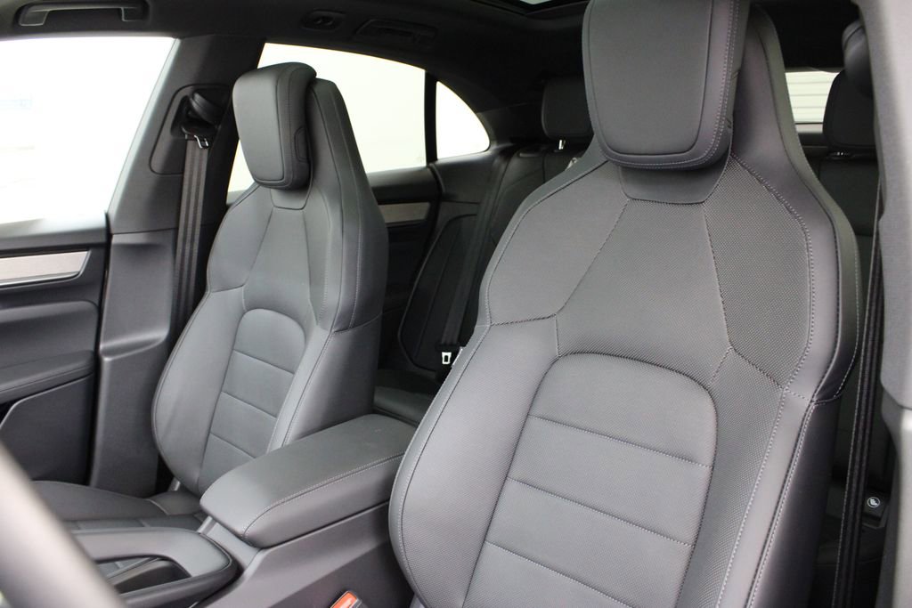 New 2024 Porsche Macan 4 Electric image 5