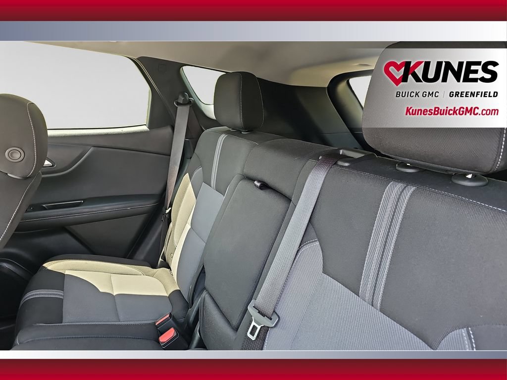 Used 2025 Chevrolet Blazer LT FWD image 17