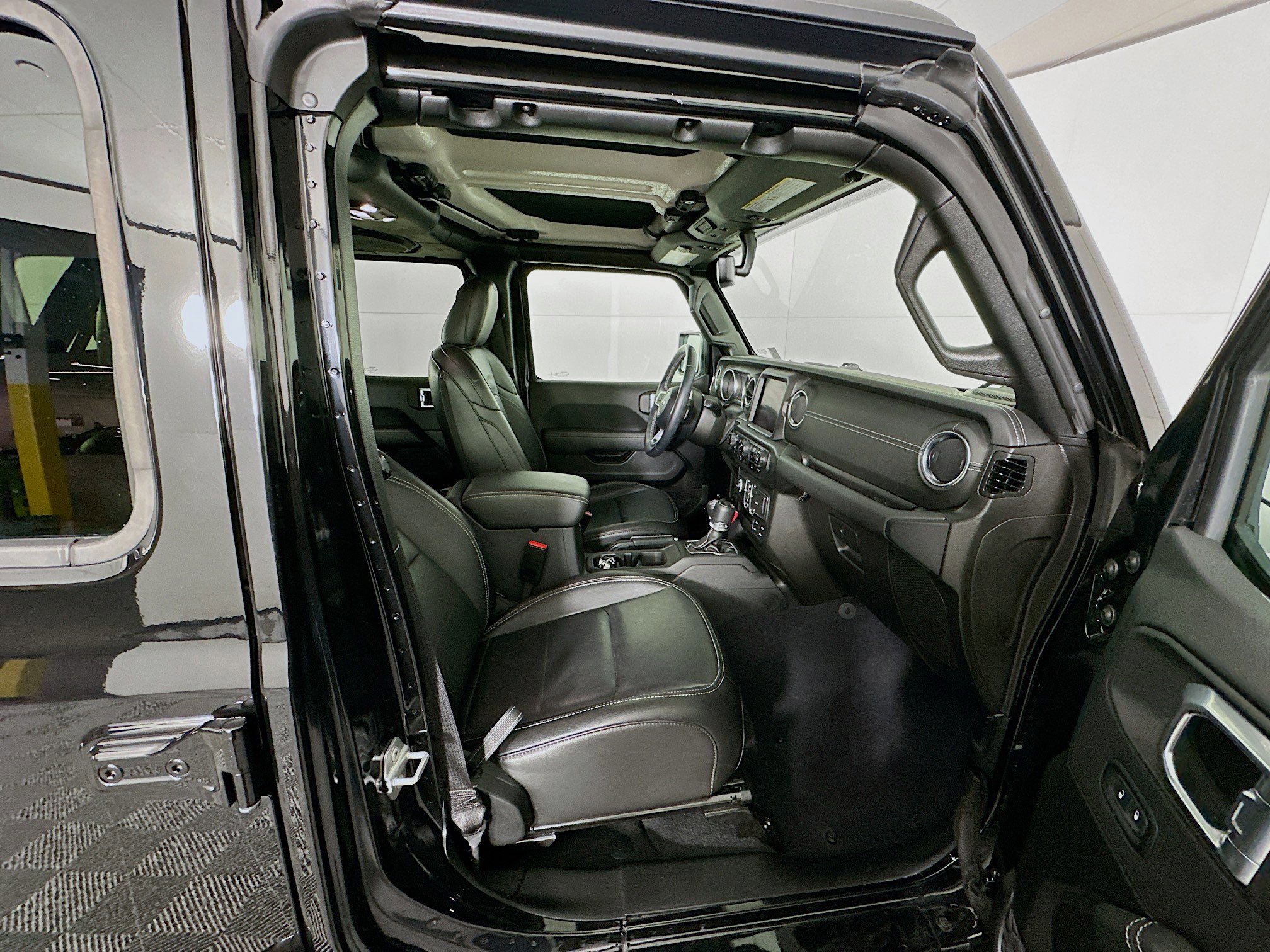 Used 2023 Jeep Wrangler Sahara w/ Cold Weather Group image 30