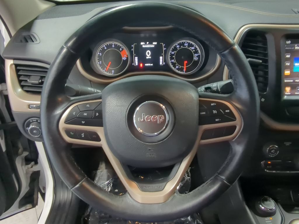 Used 2017 Jeep Cherokee Latitude w/ Comfort/Convenience Group AWD/4WD image 28